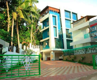 https://imgcld.yatra.com/ytimages/image/upload/t_hotel_yatra_city_desktop/v1434622439/Domestic Hotels/Hotels_Kovalam/Kailas Holiday Inn/ENTRANCE GATE.jpg